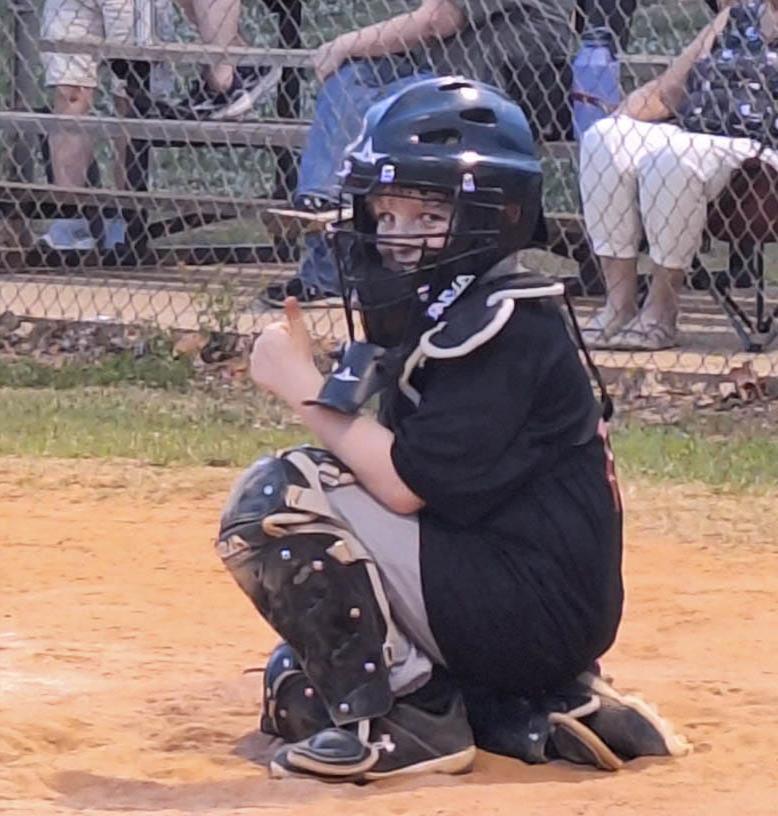 Konner Hall is still advanced for his age and loves to play baseball. (图片由霍尔一家提供)